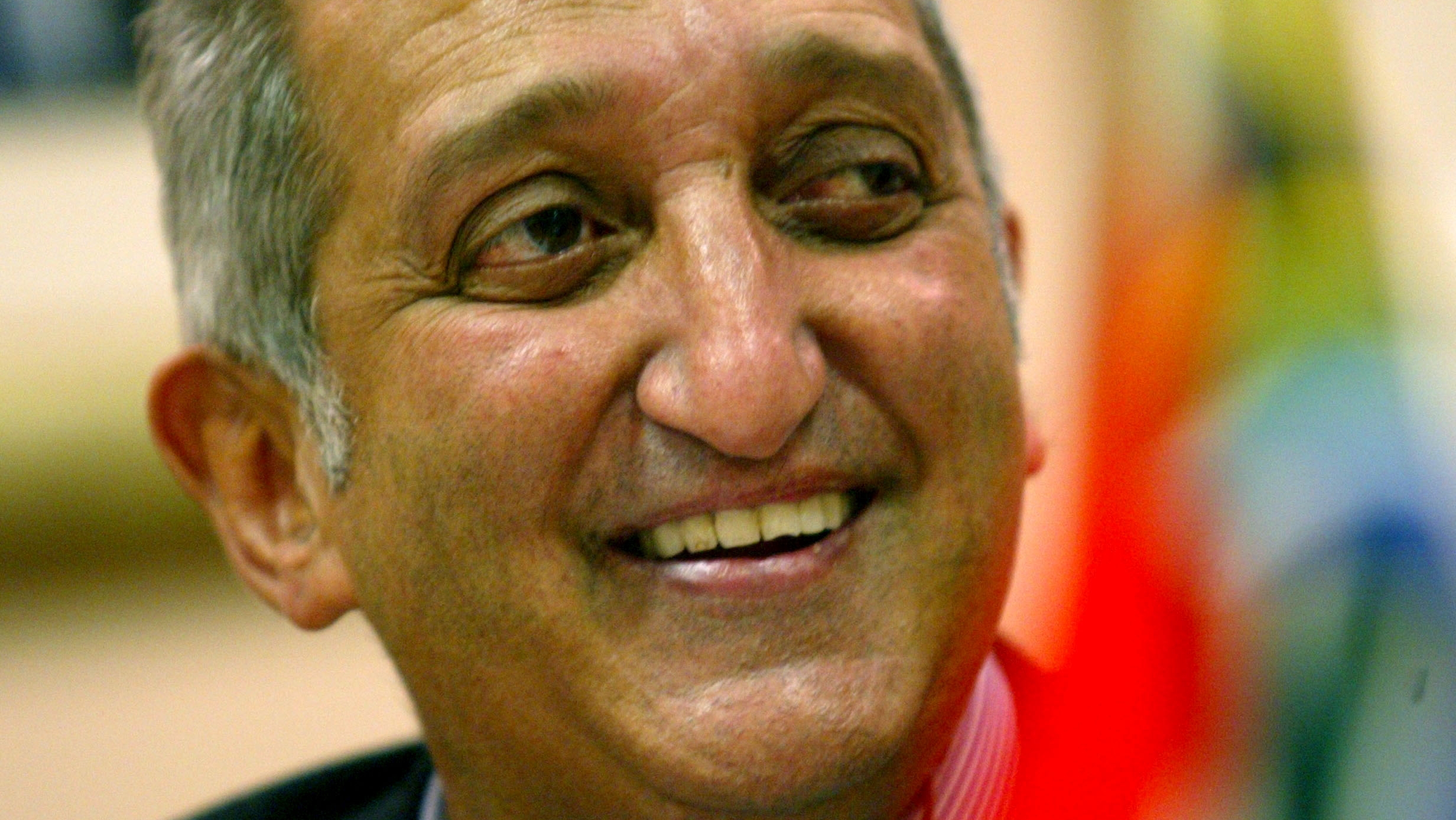 South African anti-apartheid stalwart Aziz Pahad dies at 82 - TRT Afrika