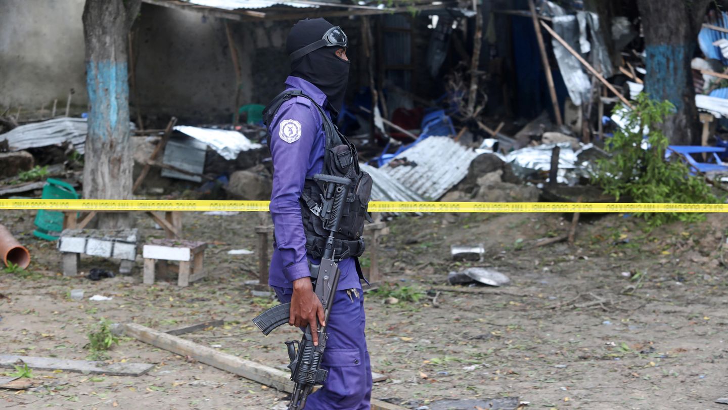 Somalia arrests 16 suspects over hotel attack
