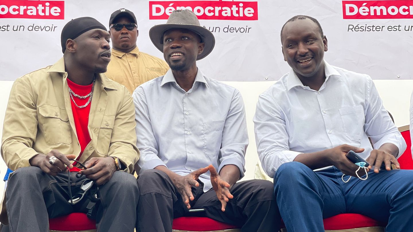 Présidentielle au Sénégal: la candidature de l'opposant Sonko revient devant un tribunal