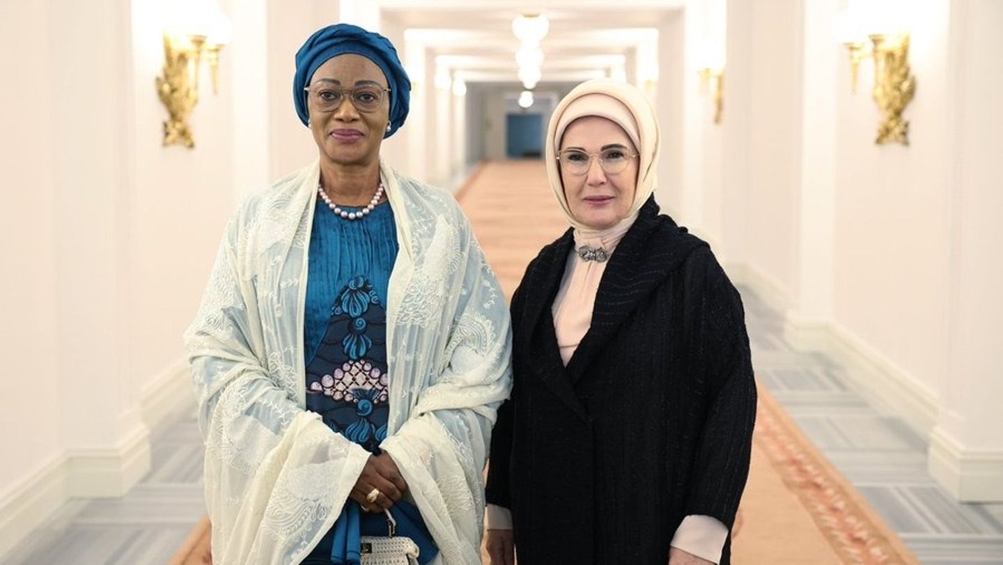 Emine Erdoğan rencontre Oluremi Tinubu, épouse du président nigérian.