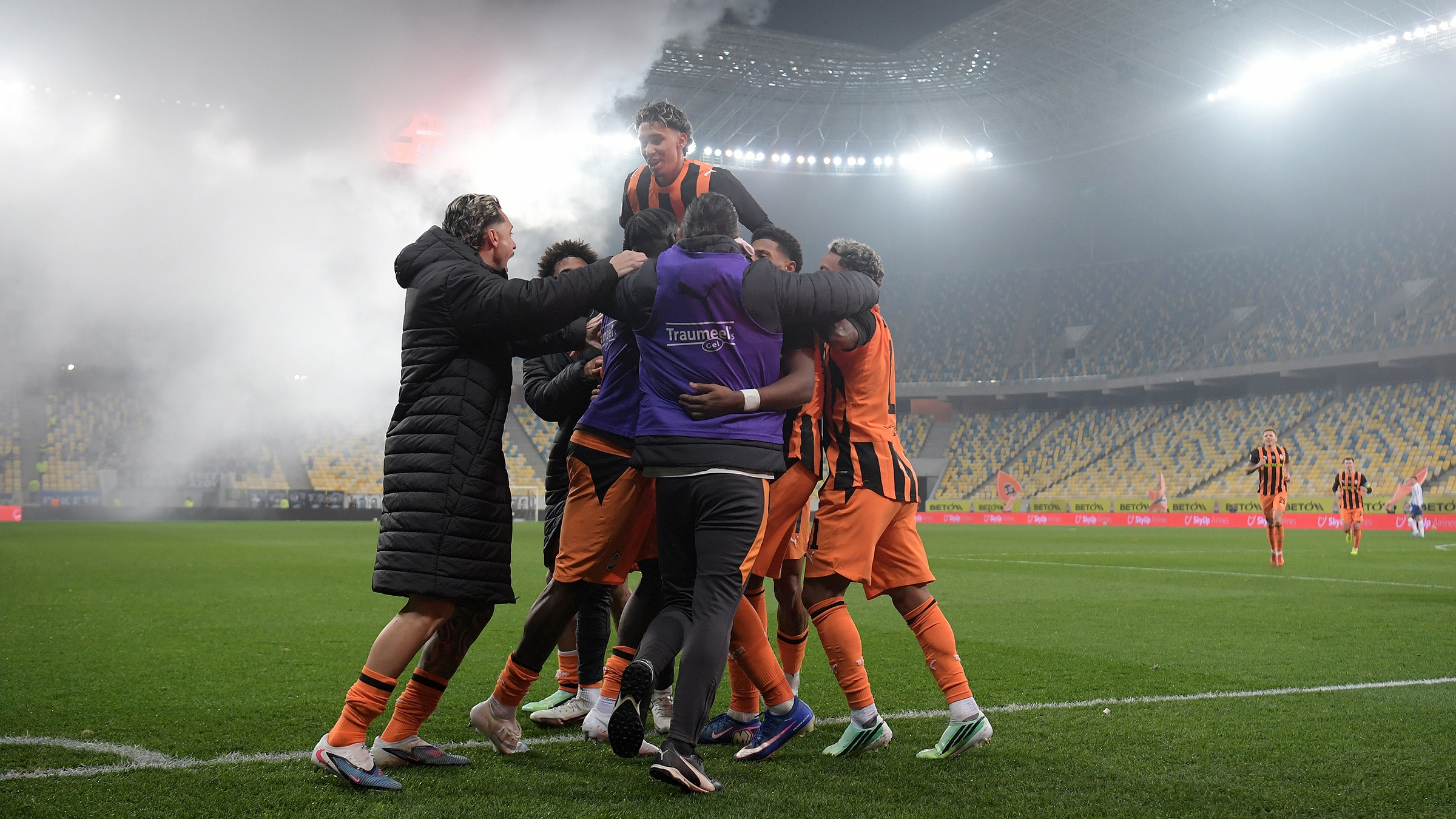 Arda Turan'lı Shakhtar, Dinamo Kiev'i eledi