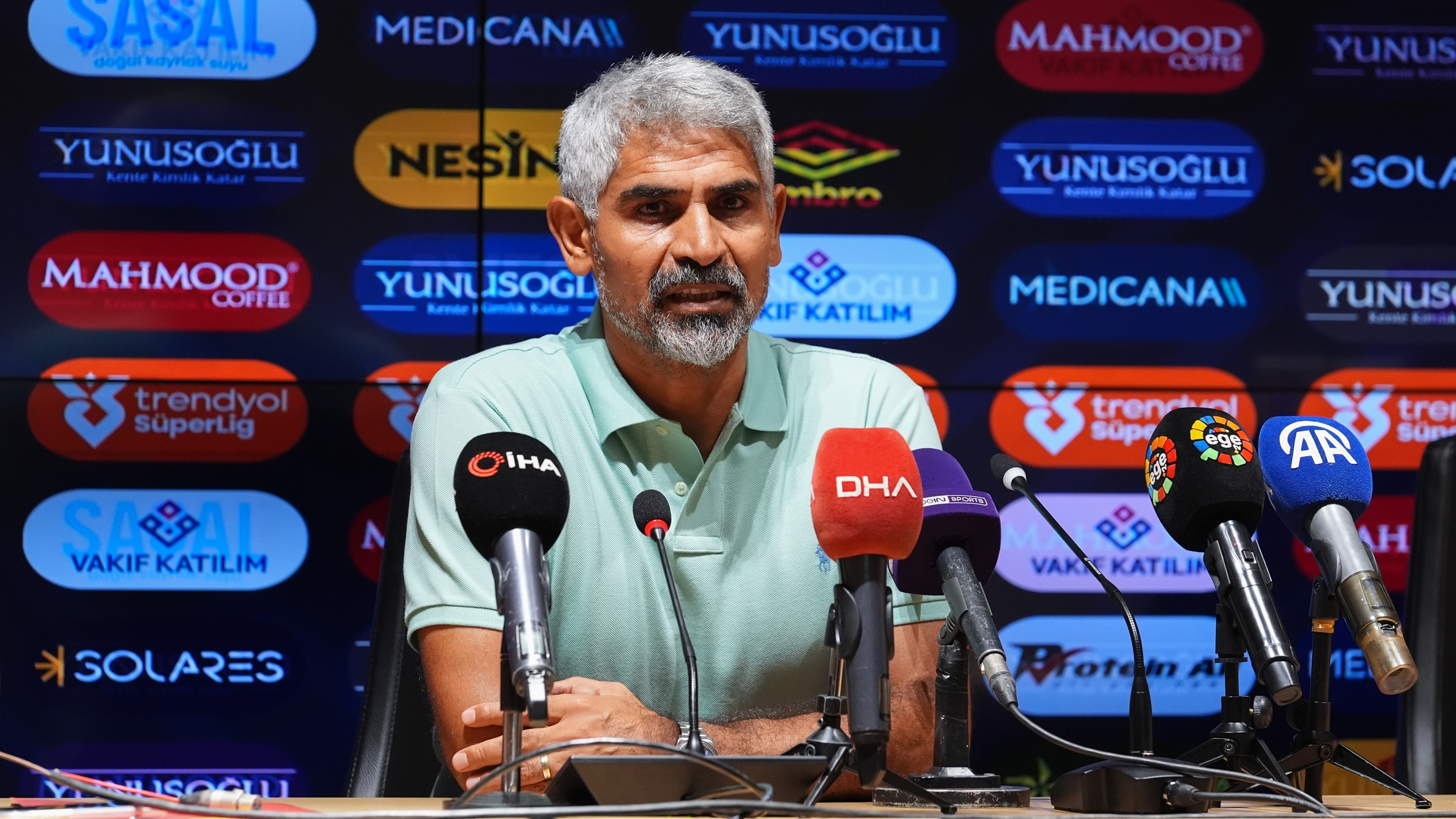 Sivasspor, teknik direktörü İsmet Taşdemir ile yollarını ayırdı