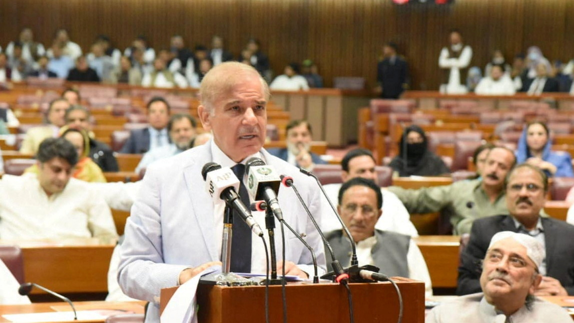 US congratulates Pakistan's Sharif as rival Khan holds massive rally ...