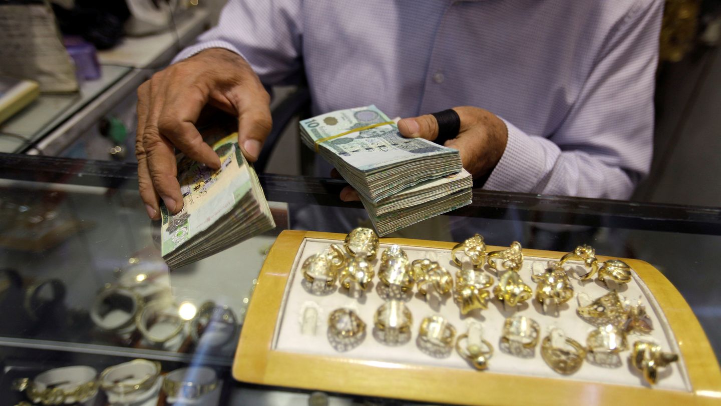 Libyans struggle to fend for themselves under economic crisis - TRT World